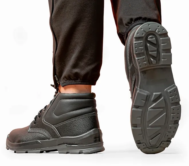 Bota de Segurança em Amarrar Fujiwara BNFS Com Bico de Pvc 4065BNFS4600FX Atende Norma CA 42032