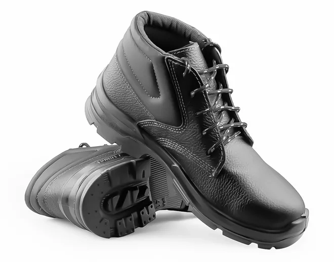 Bota de Segurança em Amarrar Fujiwara BNFS Com Bico de Pvc 4065BNFS4600FX Atende Norma CA 42032