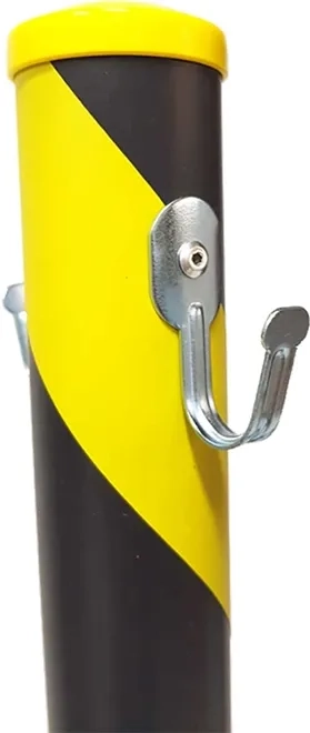 Pedestal de Sinalização 90 CM Zebrado Preto e Amarelo Com Base em Concreto e Gancho Reforçado