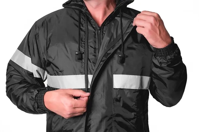 Japona Operacional Preta Ventilada Vértice Com Capuz e Refletivo em Nylon Emborrachado Impermeável, Térmica 2 bolsos Frontais   CA 28729