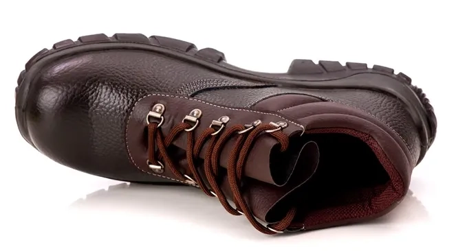 Bota Em Couro Nobuck com Bico Composite Marrom Escuro Estival CA 42553