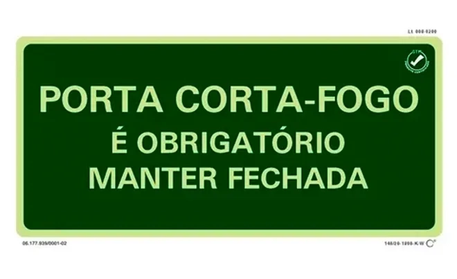 Placa de Sinalização Porta Corta-Fogo Saída de Emergência  Fotoluminescente 13x26 CM Certificada norma ABNT 16820 - M4