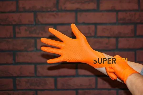 Luva Nitrílica Sensiflex Grip Danny DA-90.600 Textura Antiderrapante Ambidestra Com 50 Unidades Cor laranja CA  50744