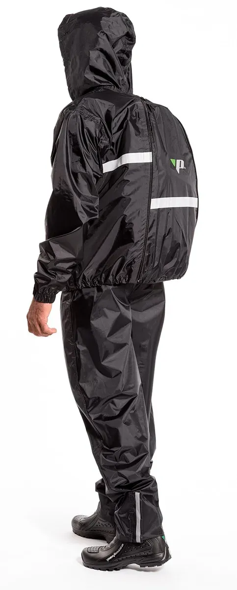 Conjunto Impermeável em Nylon Pantaneiro Tornado Preto com Refletivo Capuz  e Abertura para Mochila CA 42187/42186