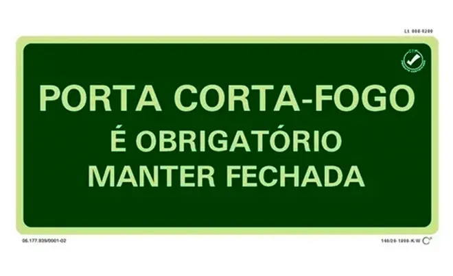 Placa de Sinalização Porta Corta-Fogo Saída de Emergência  Fotoluminescente 13x26 CM Certificada norma ABNT 16820 - M4